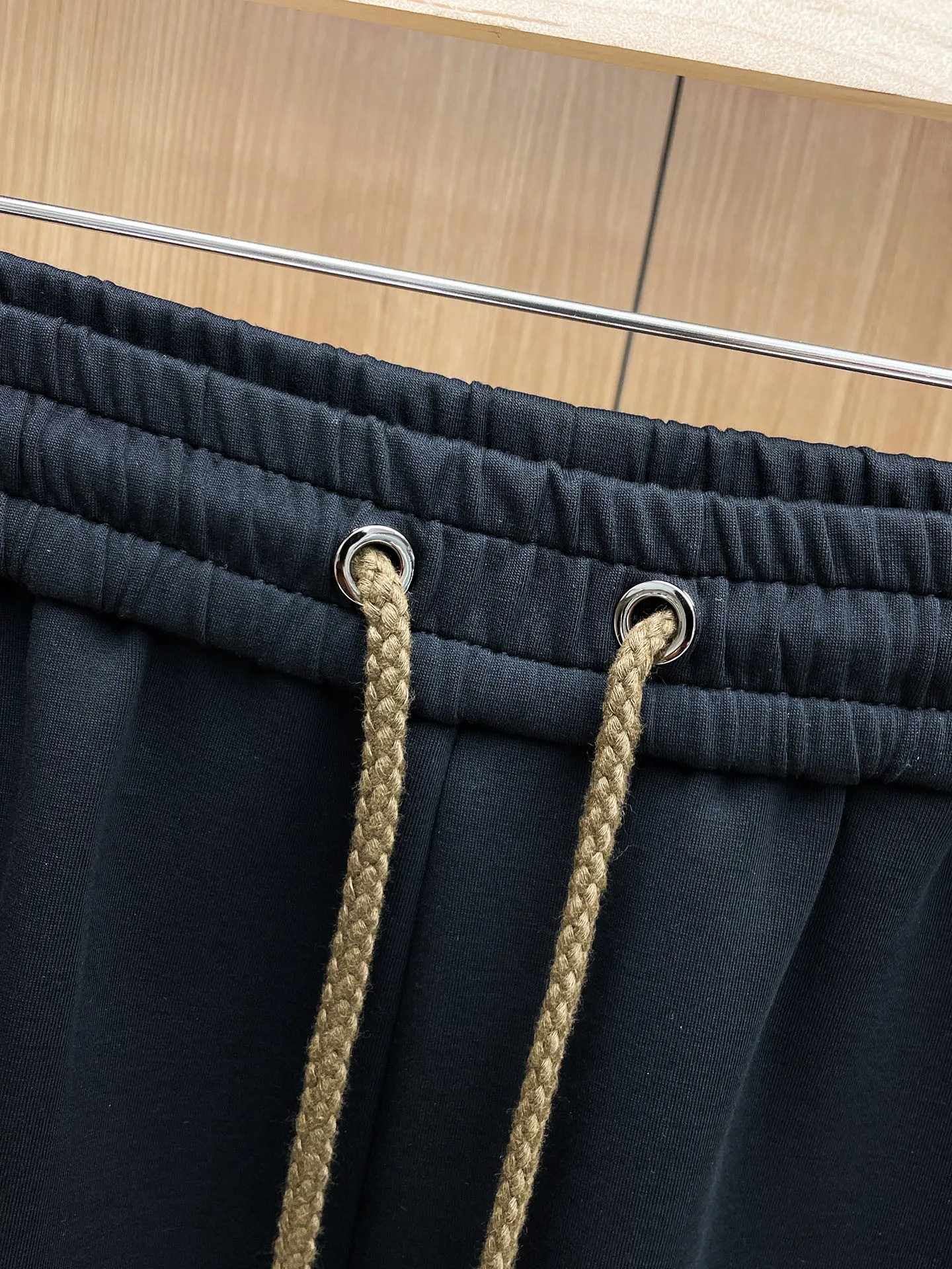 LP New Arrival counter Same Style casual suit, Breathable, comfortable and casual! Full of high-end feel! The details are exquisite and high-end, and the workmanship is impeccable! The original Premium fabric is very high-end! The fabric is crisp and anti-wrinkle Wear-Resistant, warm, neat and stylish. Everyone must buy a set this autumn and winter. They must look cool and cool when wearing them. We especially recommend Sizes M-3XL